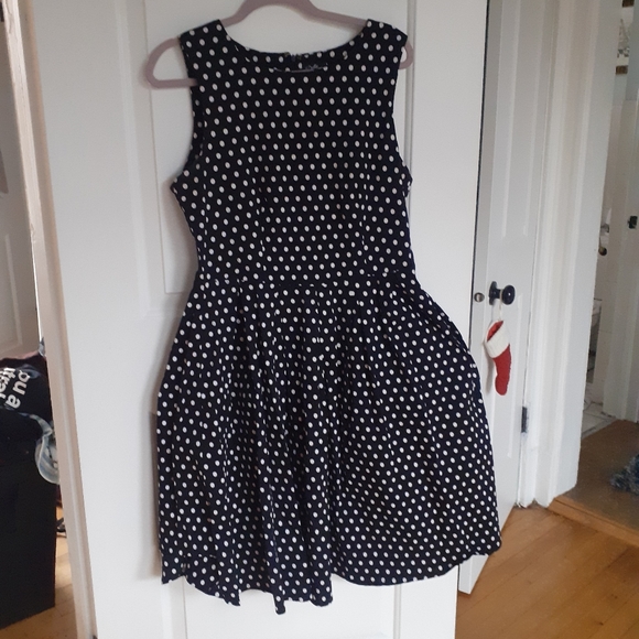 Dresses & Skirts - Beautiful polka dot dress